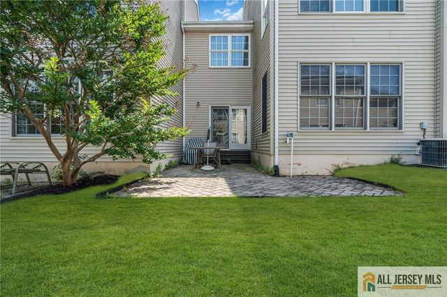 3 Silcox Place, Somerset, NJ 08873