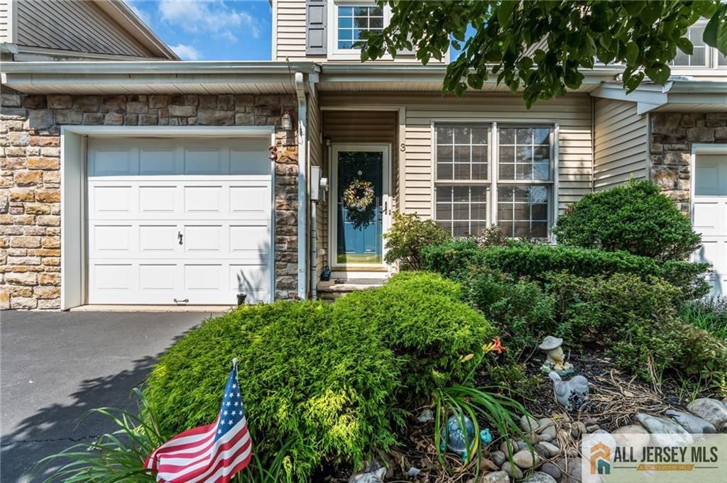 3 Silcox Place, Somerset, NJ 08873