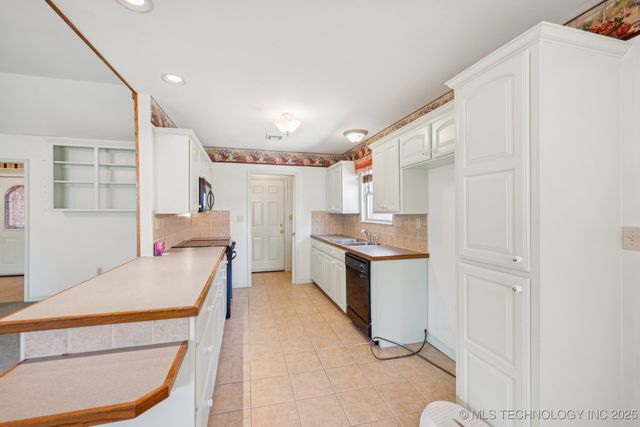 315 Savannah Park Street, Pryor, OK 74361