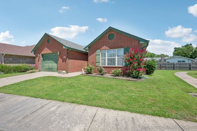 315 Savannah Park Street, Pryor, OK 74361