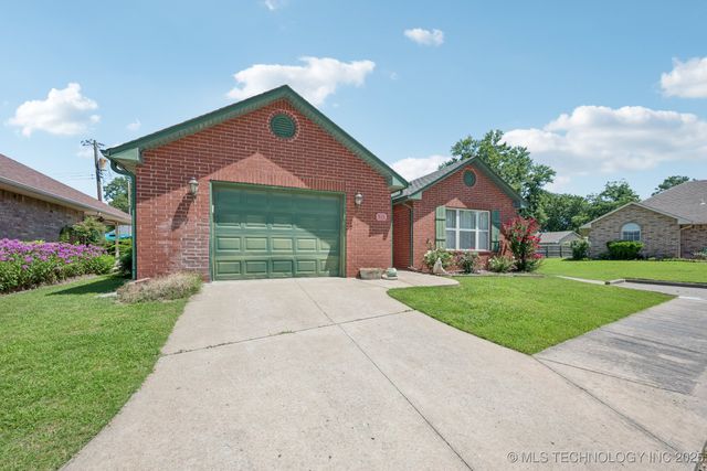 315 Savannah Park Street, Pryor, OK 74361