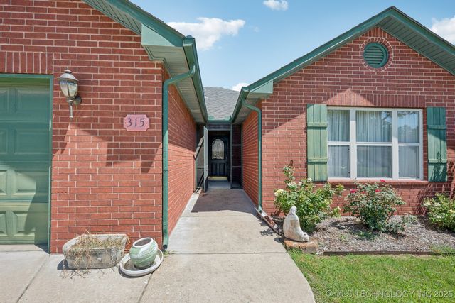 315 Savannah Park Street, Pryor, OK 74361