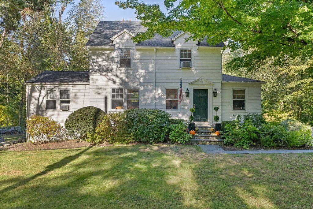 27 Briar Brae Road, Stamford, CT 06903