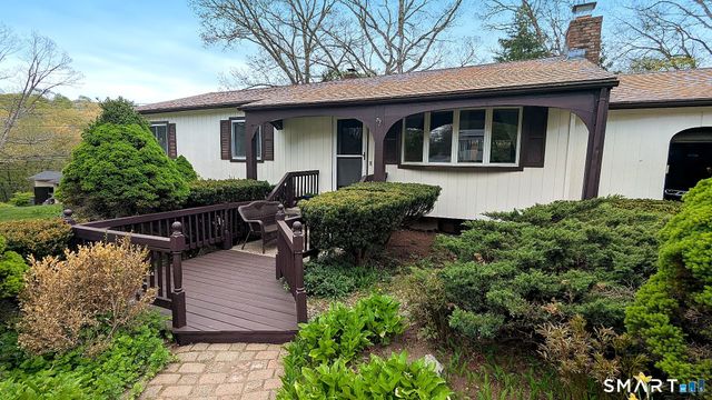 22 Crestwood Drive, Naugatuck, CT 06770