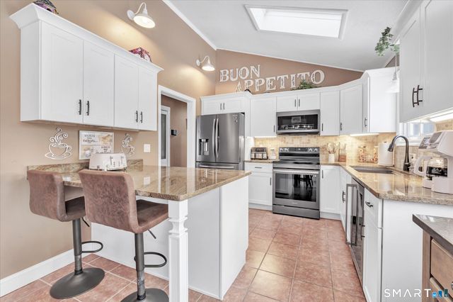 22 Crestwood Drive, Naugatuck, CT 06770
