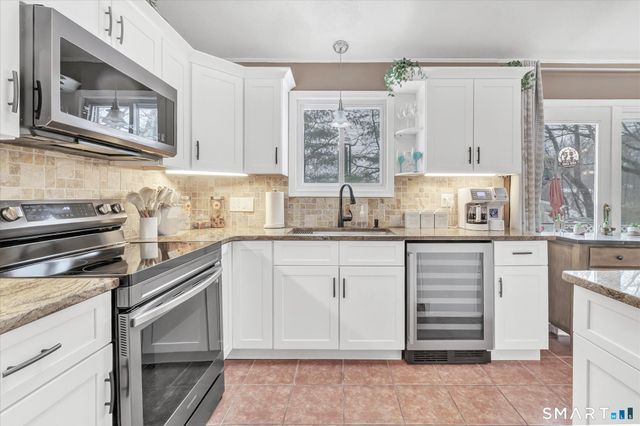 22 Crestwood Drive, Naugatuck, CT 06770
