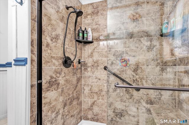 22 Crestwood Drive, Naugatuck, CT 06770