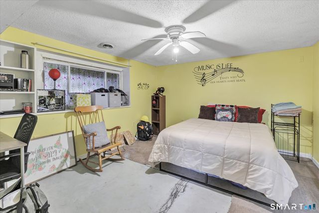 22 Crestwood Drive, Naugatuck, CT 06770