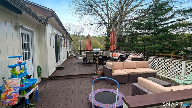 22 Crestwood Drive, Naugatuck, CT 06770