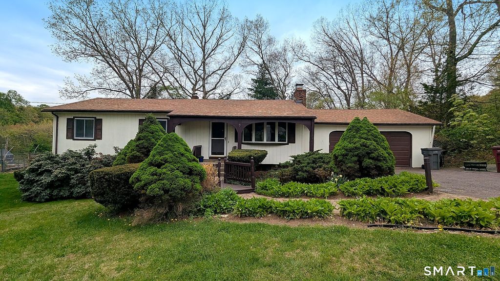 22 Crestwood Drive, Naugatuck, CT 06770