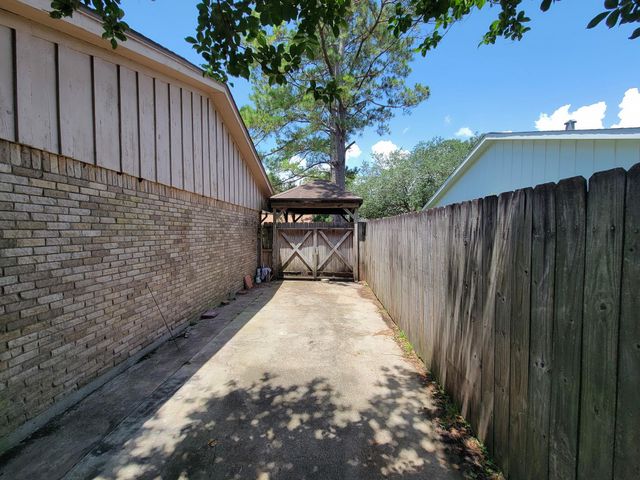 1703 Raintree Street, Baytown, TX 77520
