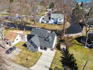 2061 Rosedale Drive, West Bloomfield Charter Township, MI 48324