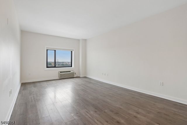 1 Carriage City Plz 1405, Rahway City, NJ 07065