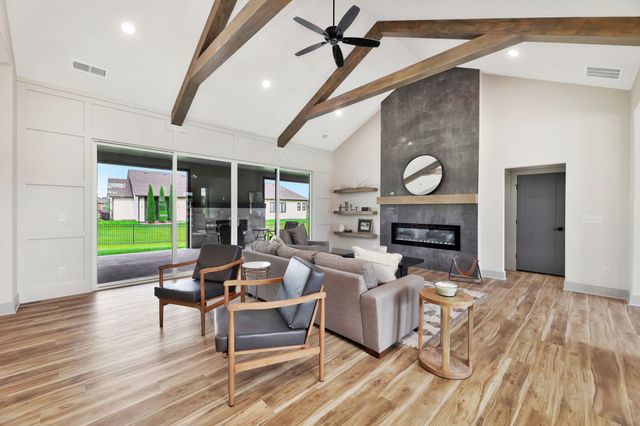 14030 E Willowgreen Ct, Wichita, KS 67210