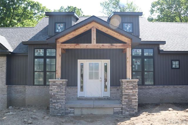 7877 Donegal Court, Fenton, MI 48430