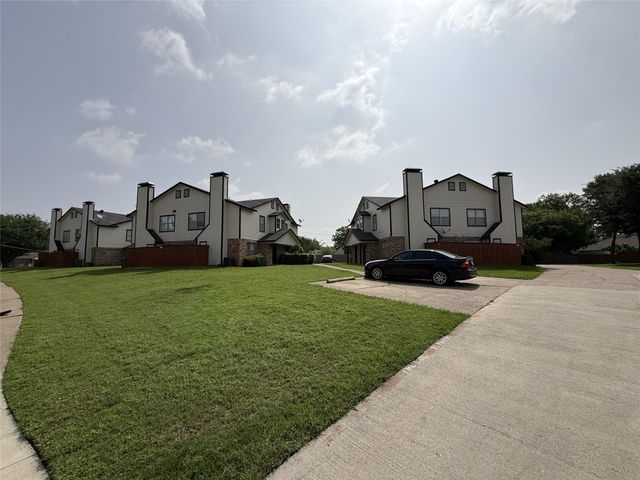 5904 Holiday Lane B, North Richland Hills, TX 76180
