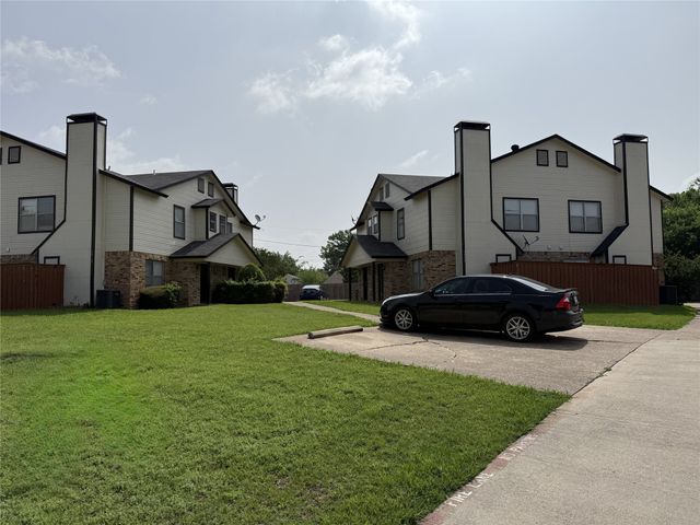 5904 Holiday Lane B, North Richland Hills, TX 76180