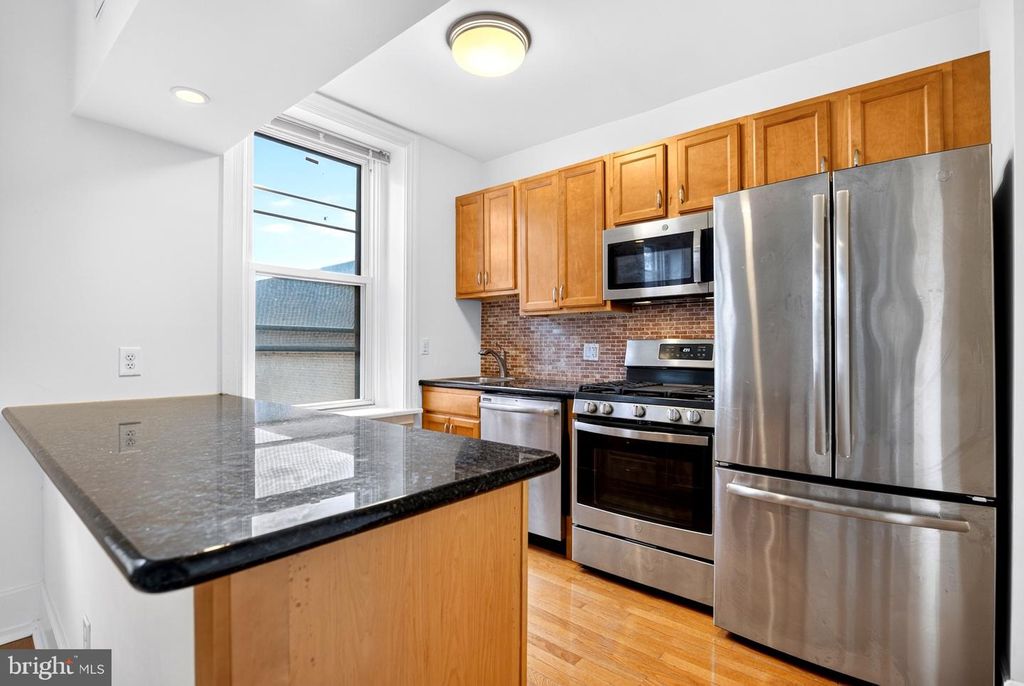 334 S 12TH ST #3F, PHILADELPHIA, PA 19107 — exterior