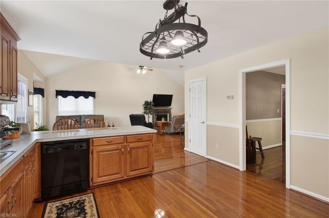 27 Reflection LN, Hampton, VA 23666