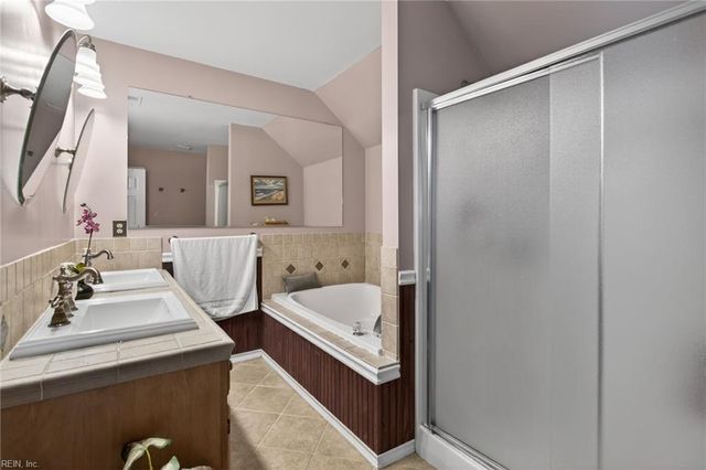 27 Reflection LN, Hampton, VA 23666