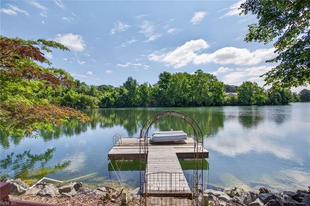 27 Reflection LN, Hampton, VA 23666