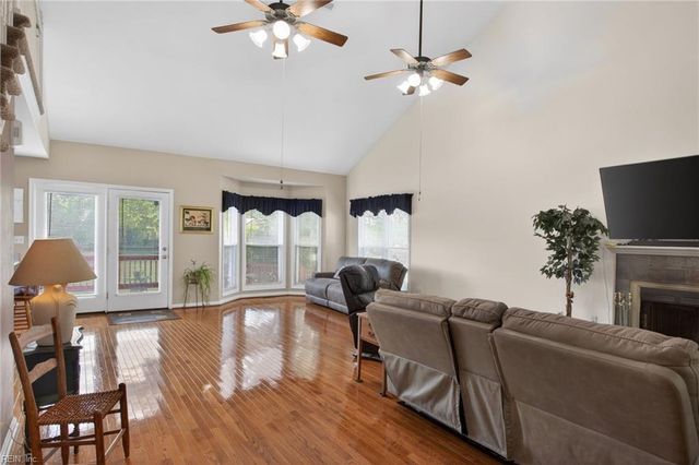 27 Reflection LN, Hampton, VA 23666
