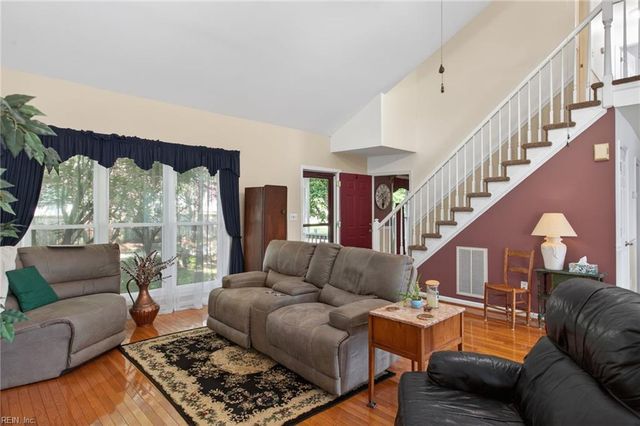 27 Reflection LN, Hampton, VA 23666