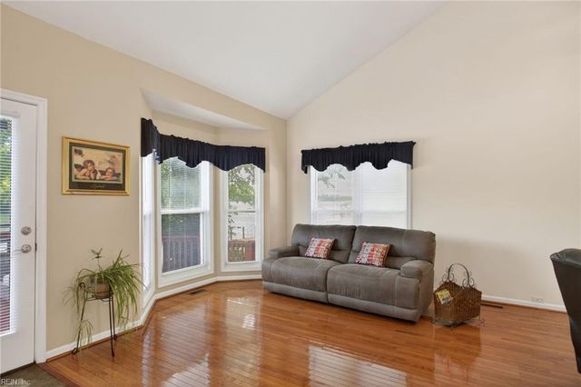 27 Reflection LN, Hampton, VA 23666