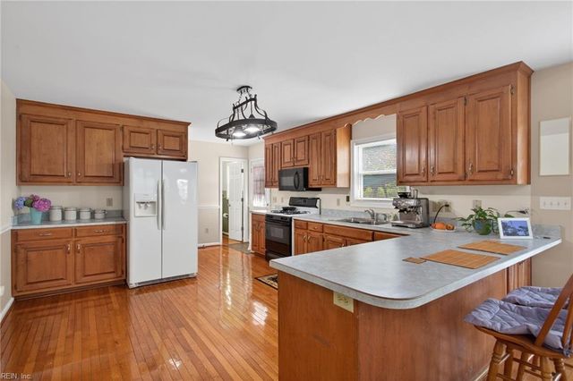 27 Reflection LN, Hampton, VA 23666