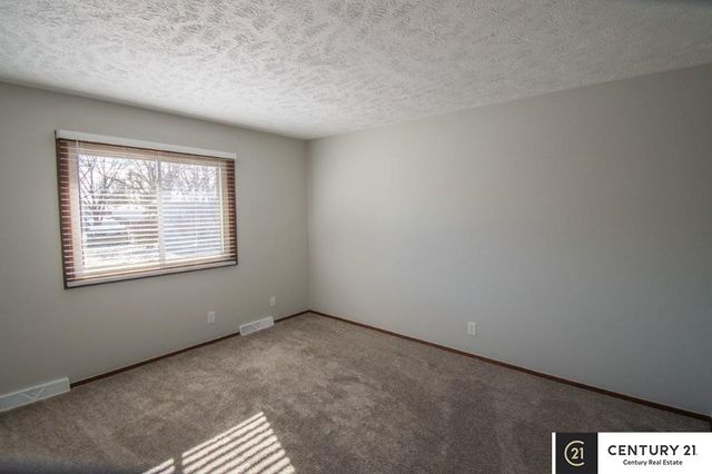 6206 S 150th Street, Omaha, NE 68137