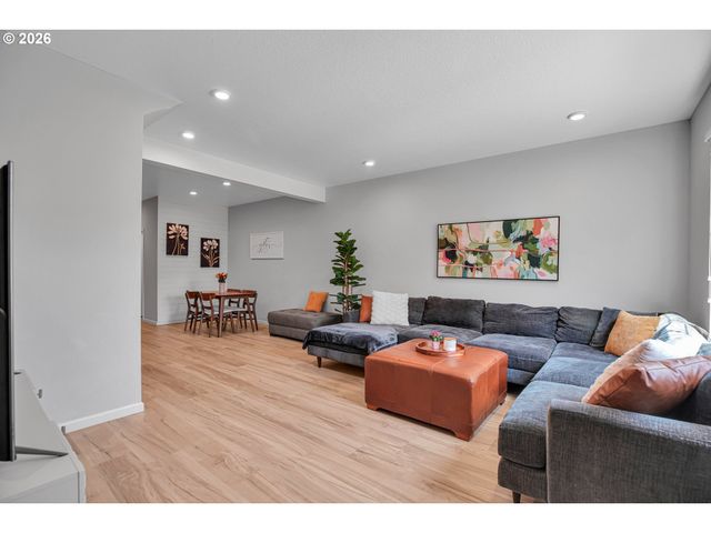 21753 Sw BERKSHIRE Ter, Sherwood, OR 97140