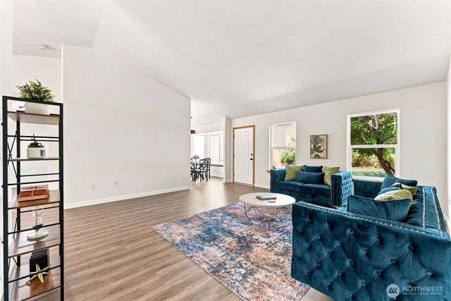 51 E North Bay Place, Allyn, WA 98524