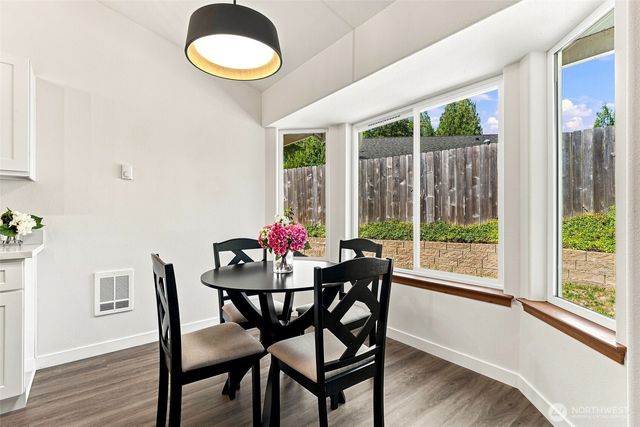 51 E North Bay Place, Allyn, WA 98524