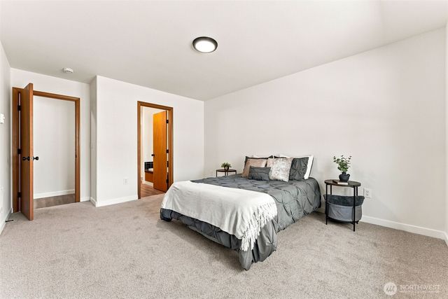 51 E North Bay Place, Allyn, WA 98524