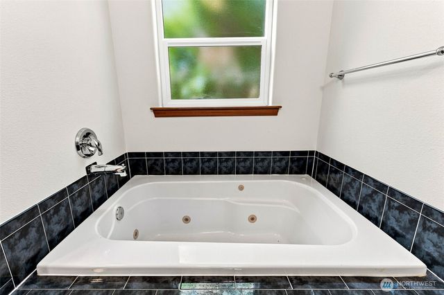 51 E North Bay Place, Allyn, WA 98524