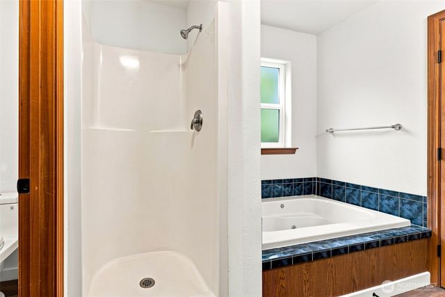 51 E North Bay Place, Allyn, WA 98524