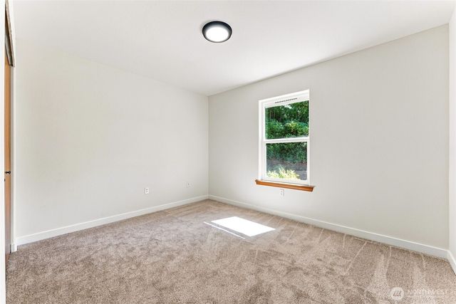 51 E North Bay Place, Allyn, WA 98524