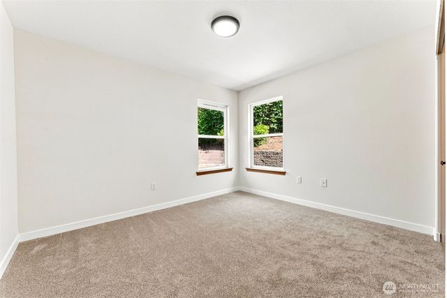 51 E North Bay Place, Allyn, WA 98524