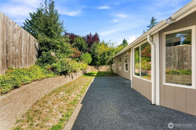 51 E North Bay Place, Allyn, WA 98524