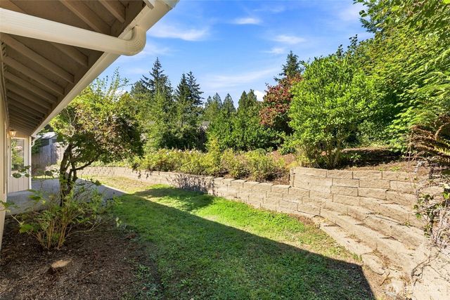 51 E North Bay Place, Allyn, WA 98524