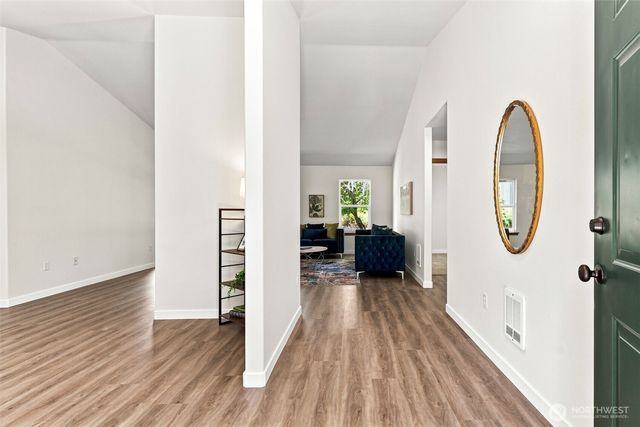 51 E North Bay Place, Allyn, WA 98524