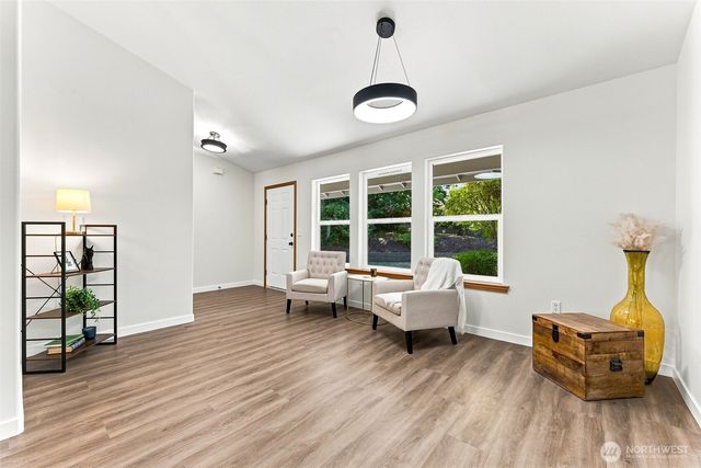 51 E North Bay Place, Allyn, WA 98524