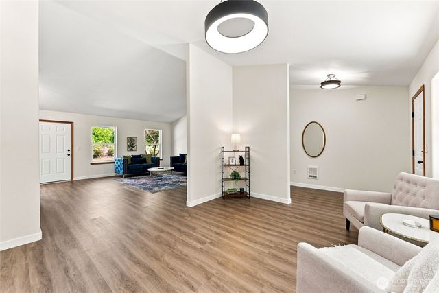 51 E North Bay Place, Allyn, WA 98524