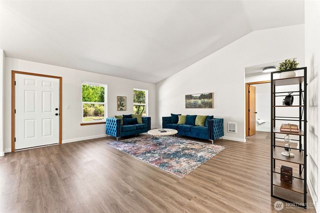 51 E North Bay Place, Allyn, WA 98524