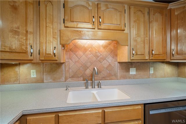 11901 Benton, Northport, AL 35475