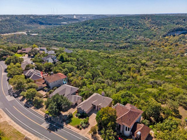 8802 Bluegrass DR, Austin, TX 78759