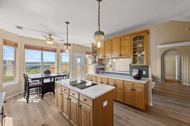 8802 Bluegrass DR, Austin, TX 78759