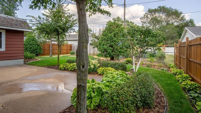 2017 11th Street, Eau Claire, WI 54703