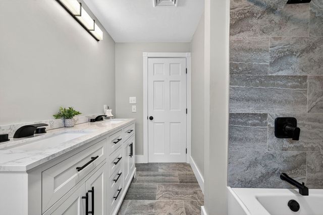 296 Chace St, Clinton, MA 01510