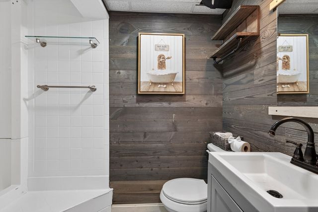 296 Chace St, Clinton, MA 01510